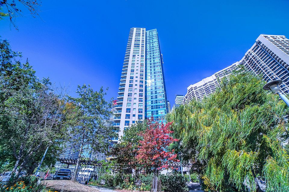 99 Harbour Square