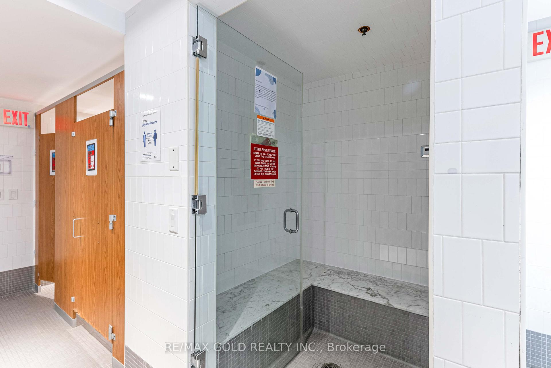 2 Bedrooms Condo at 388 Prince Of Wales, Mississauga For sale