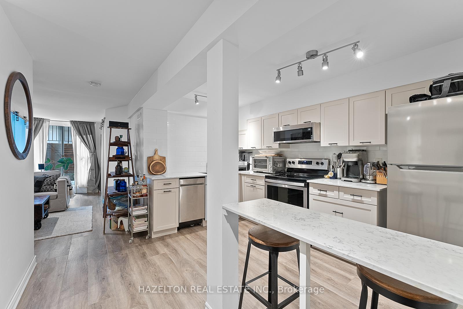 3 Bedrooms Condo at 9 Clarendon, Toronto For sale