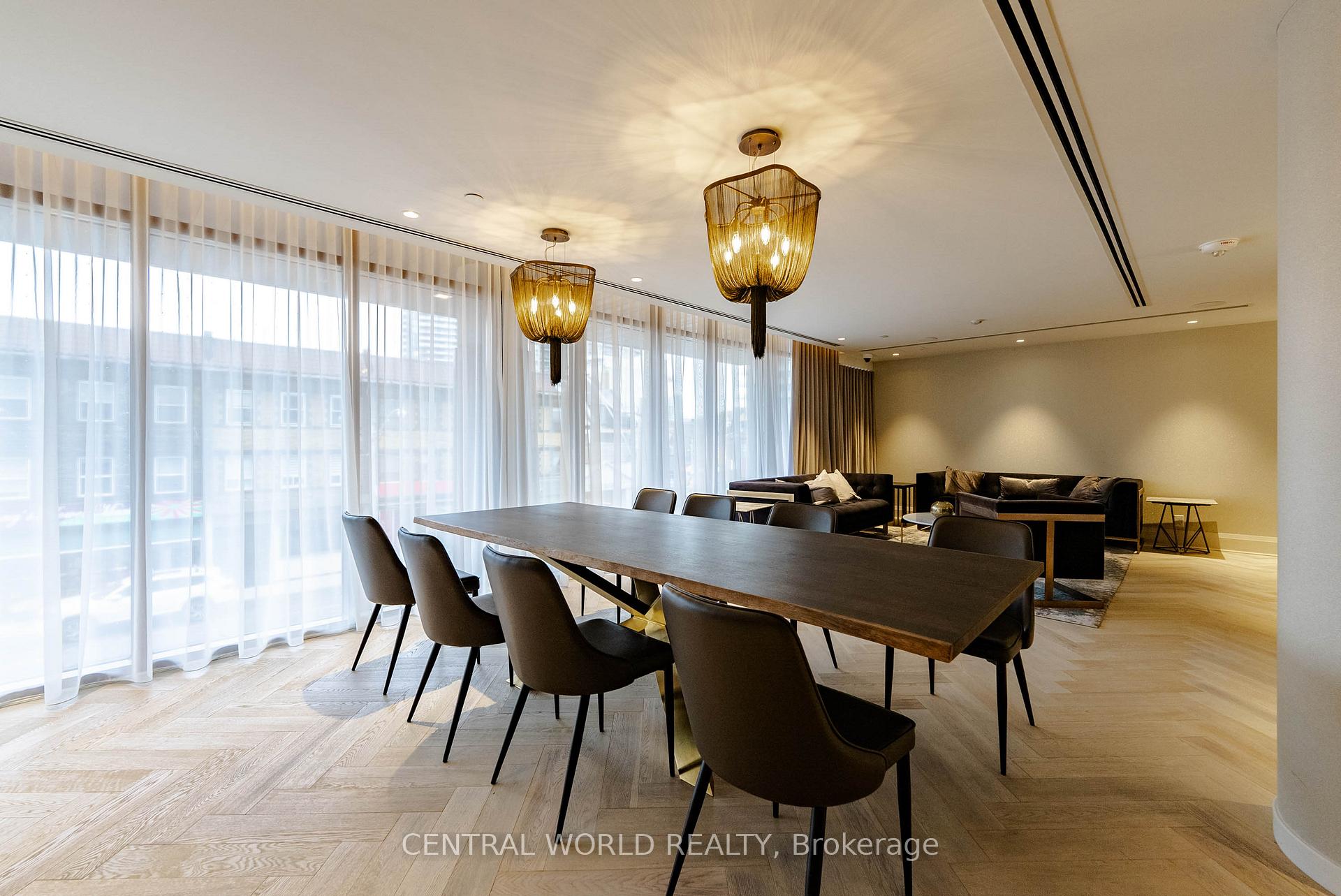 2 Bedrooms Condo at 151 Avenue,  Toronto For sale