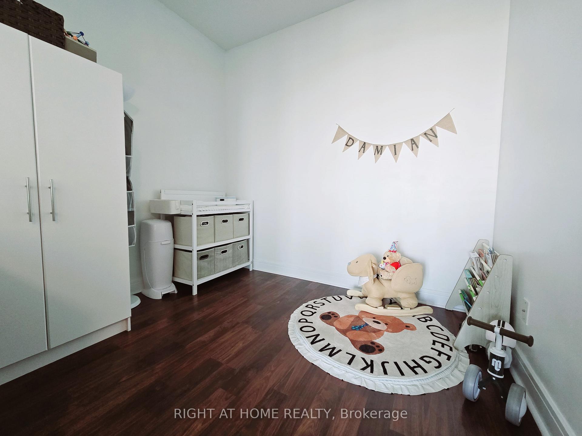 3 Bedrooms Condo at 35 Brian Peck, Toronto For sale