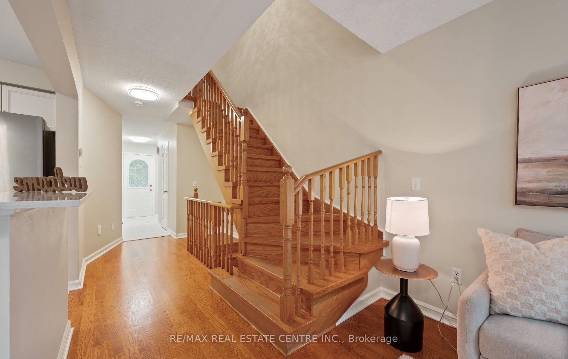 4 Bedrooms Condo at 5030 Heatherleigh, Mississauga For sale