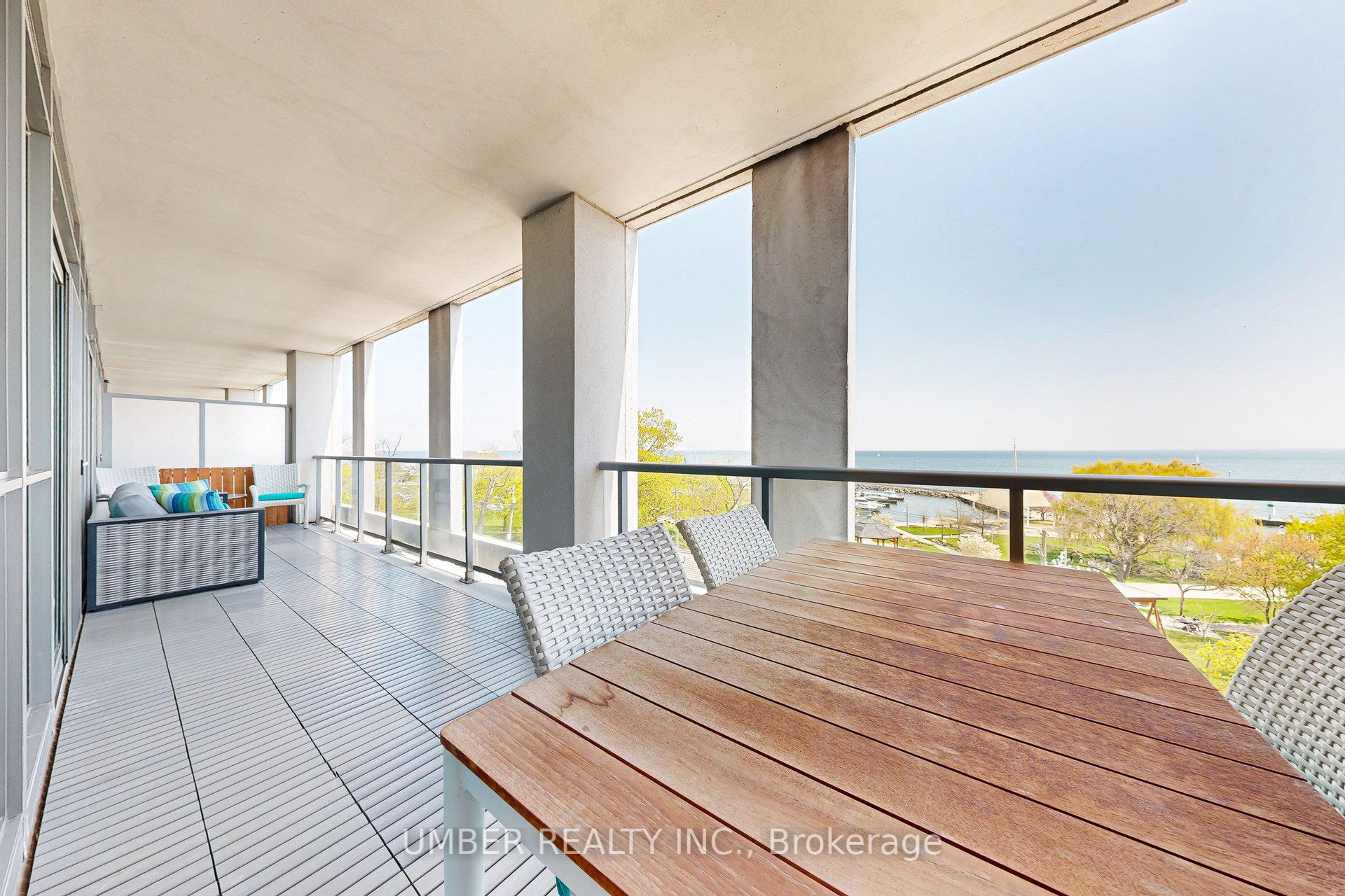 2 Bedrooms Condo at 11 Bronte, Oakville For sale
