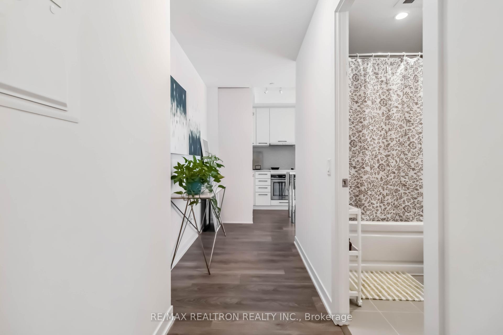 1 Bedroom Condo at 87 Peter,  Toronto For sale