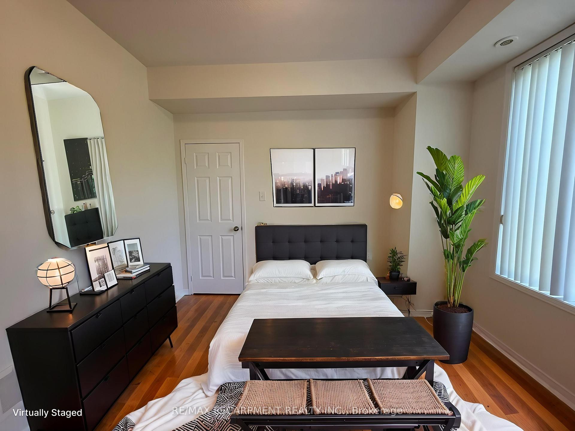 1 Bedroom Condo at 5055 Oscar Peterson, Mississauga For sale
