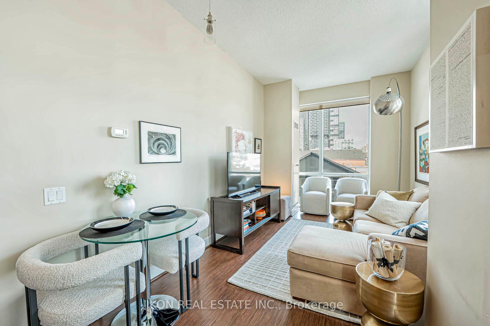 3 Bedrooms Condo at 116 George, Toronto For sale