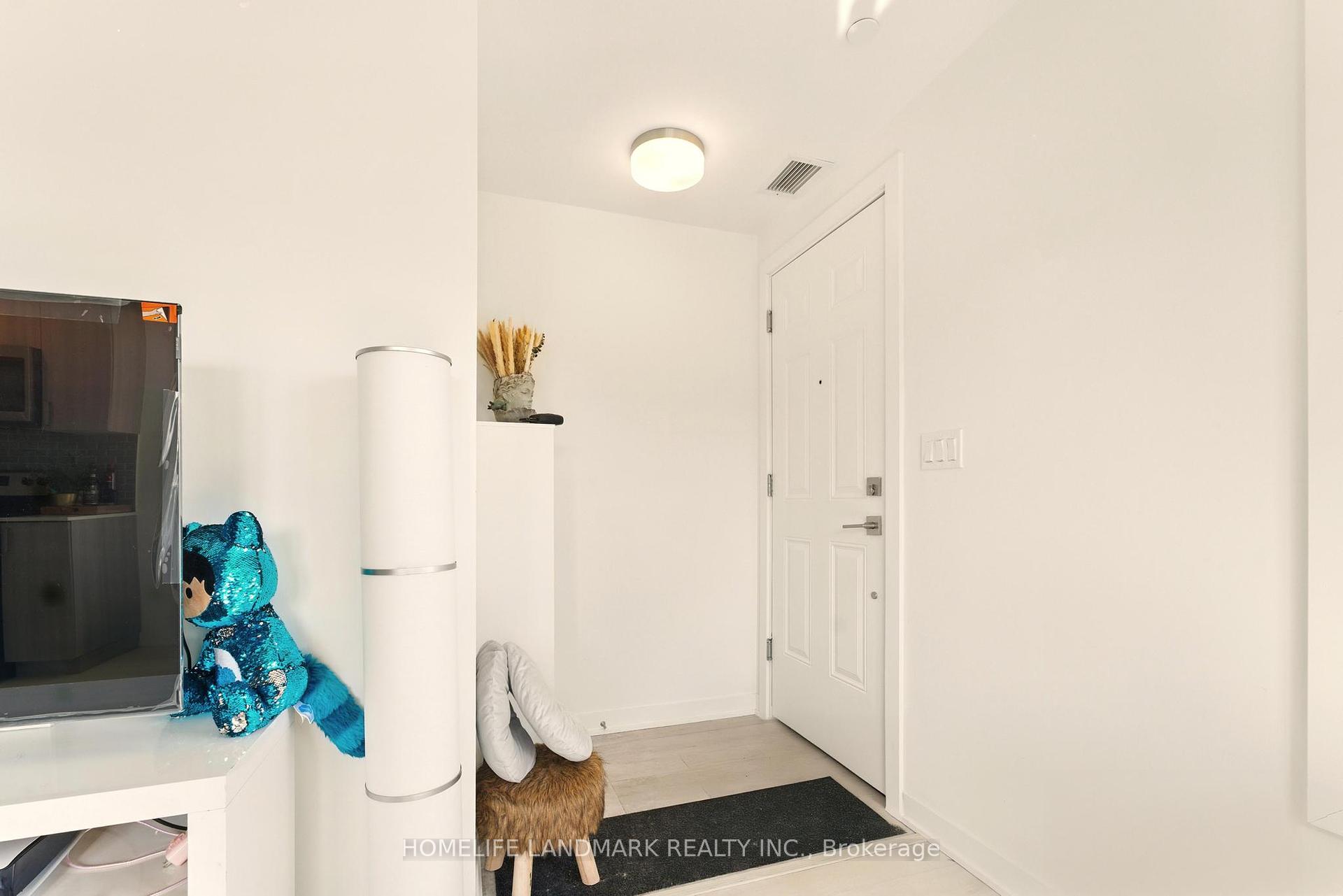 2 Bedrooms Condo at 4015 Hickory,  Mississauga For sale
