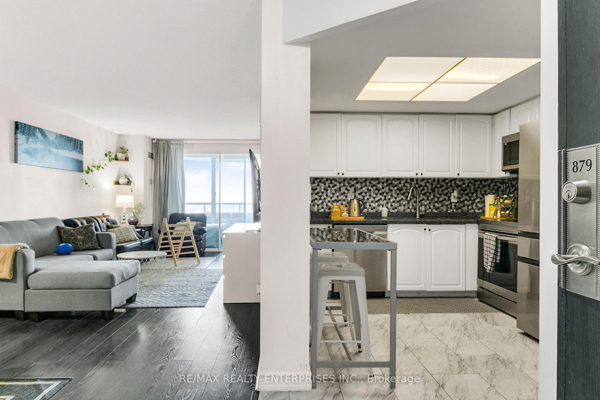 3 Bedrooms Condo at 1 Greystone Walk,  Toronto For sale