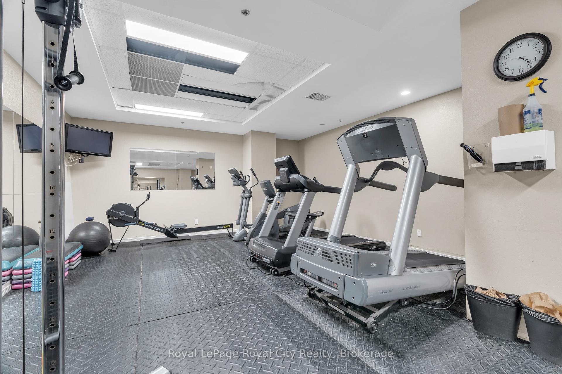 2 Bedrooms Condo at 135 James, Hamilton For sale