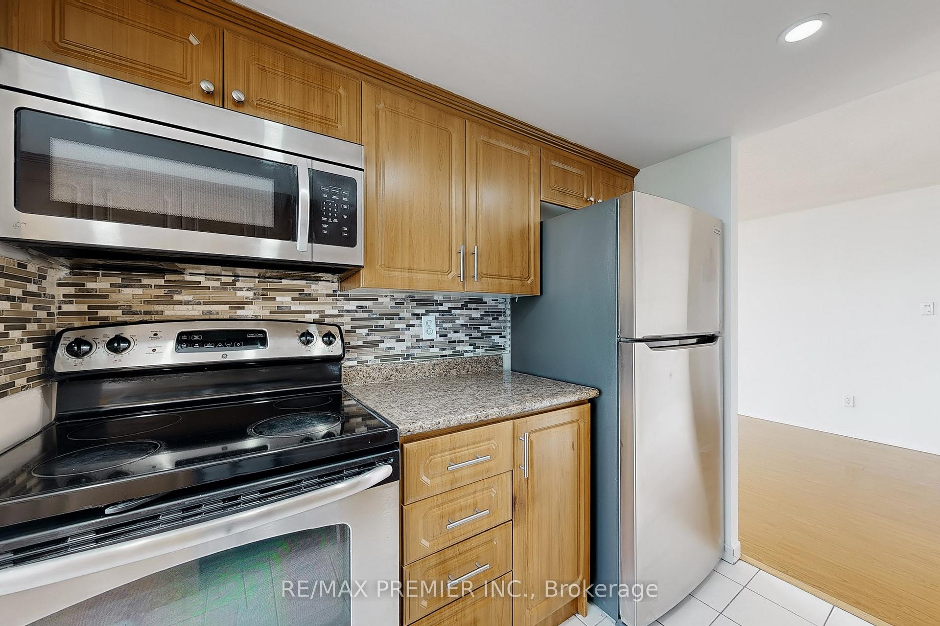 3 Bedrooms Condo at 1 Rowntree, Toronto For sale