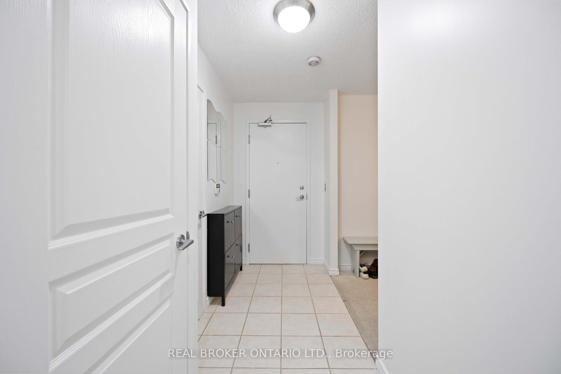 2 Bedrooms Condo at 18 Yonge,  Toronto For sale