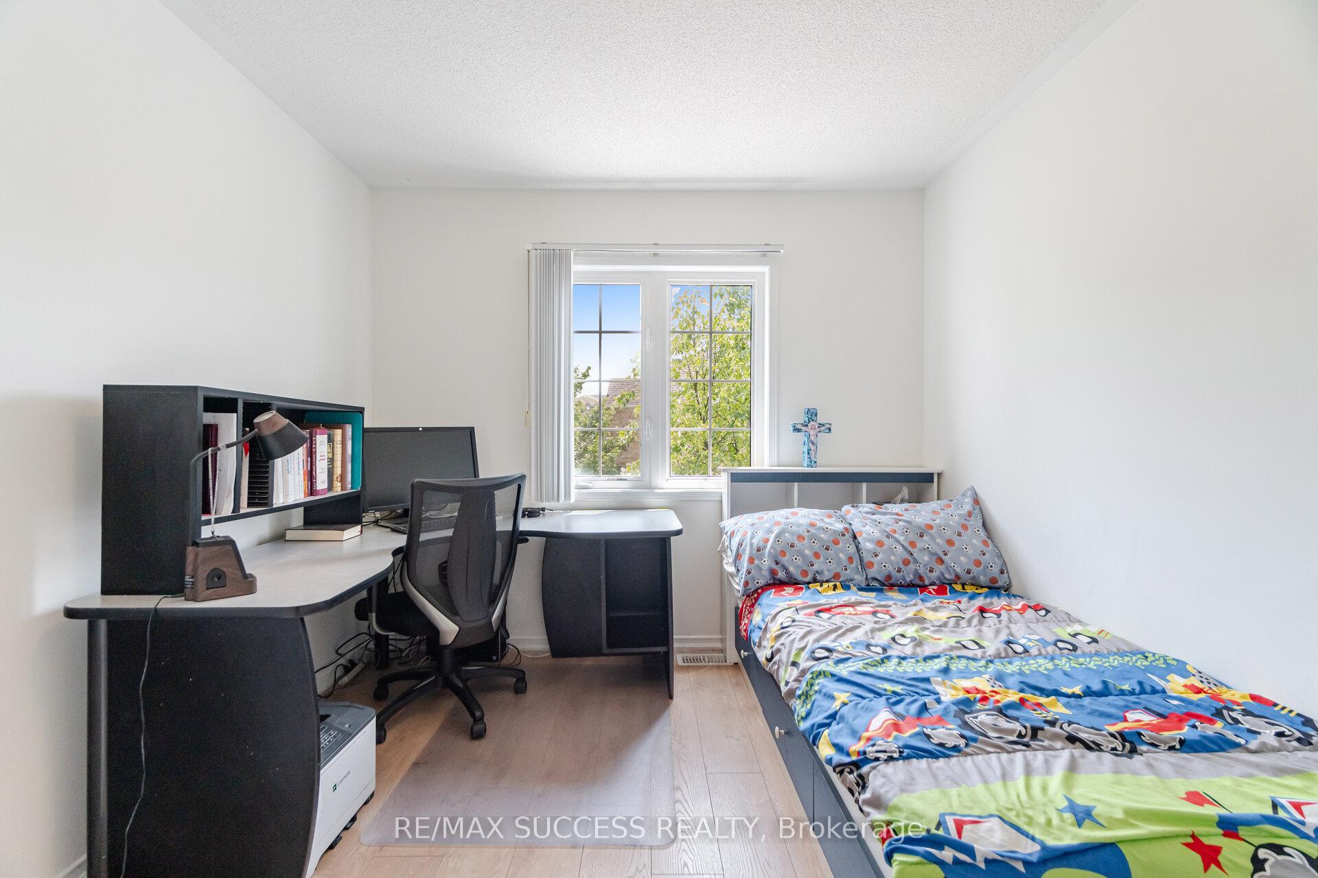 3 Bedrooms Condo at 5255 Palmetto, Mississauga For sale