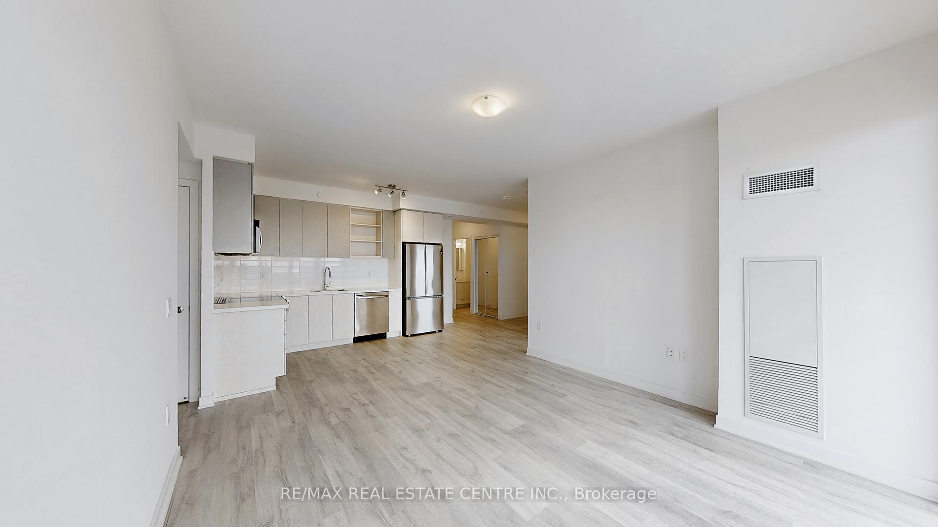 3 Bedrooms Condo at 4655 Metcalfe,  Mississauga For sale