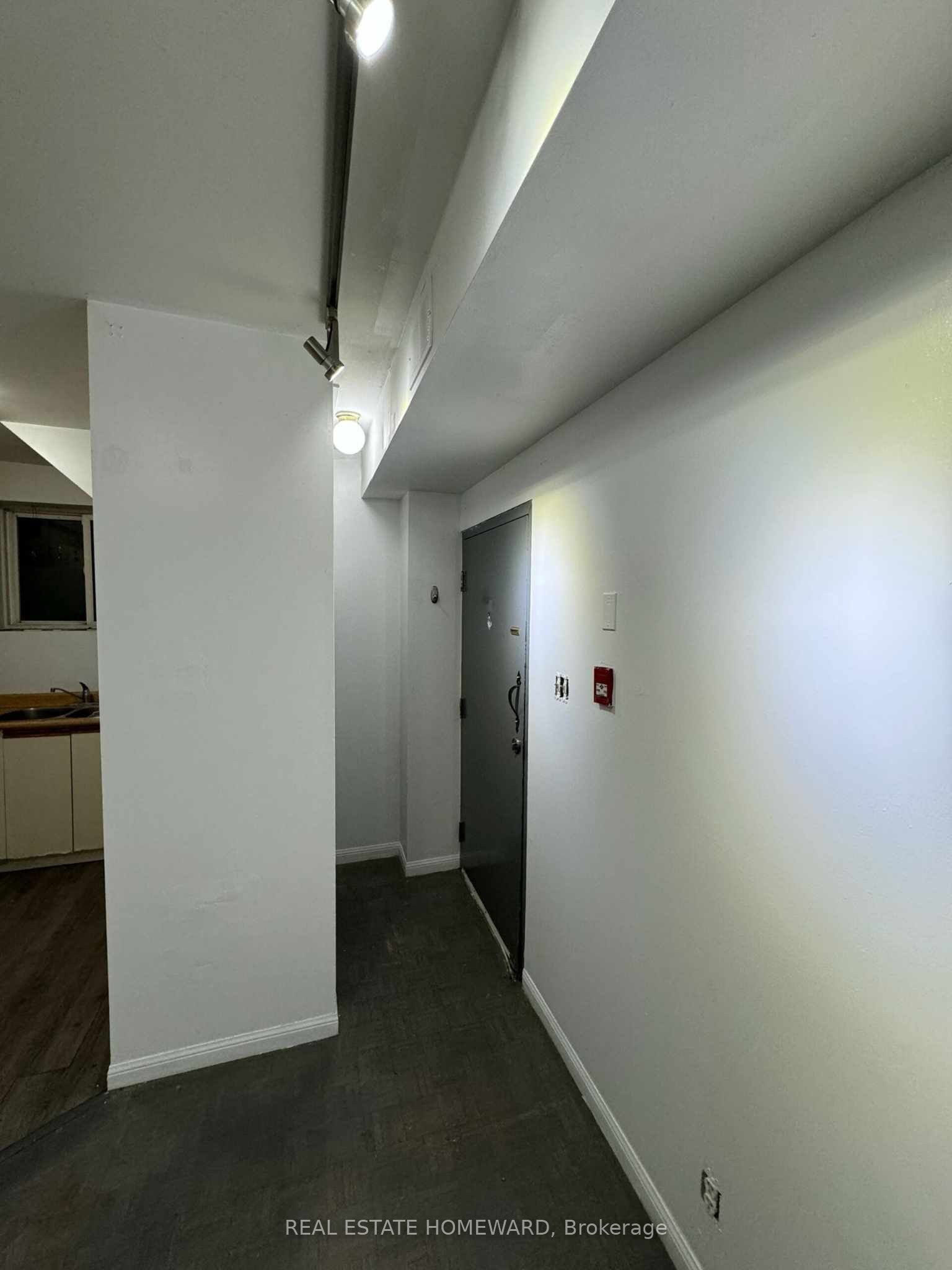 996 Queen Street E, #4
