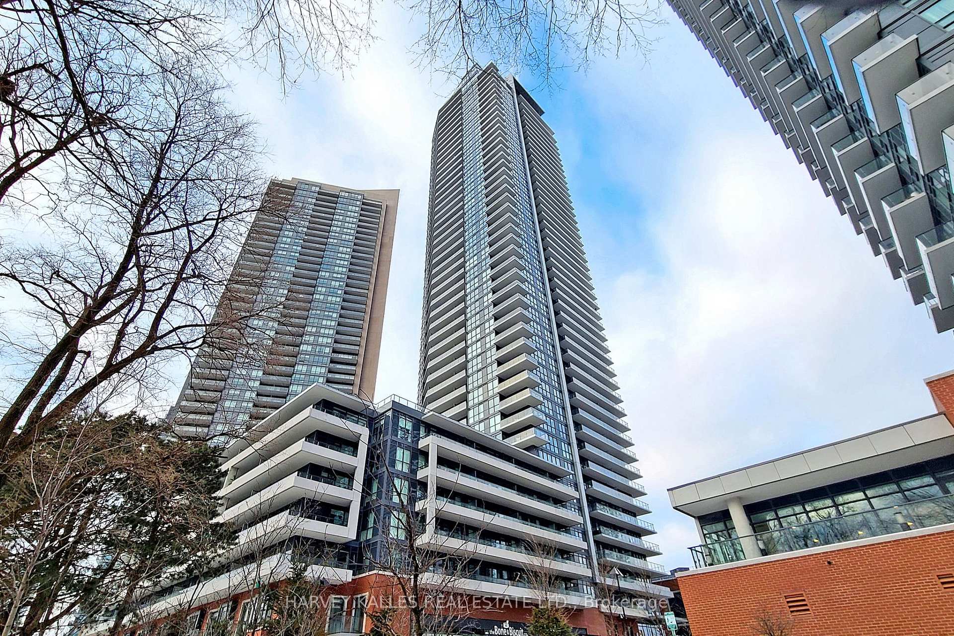 2 Bedrooms Condo at 10 Park Lawn, Toronto For sale