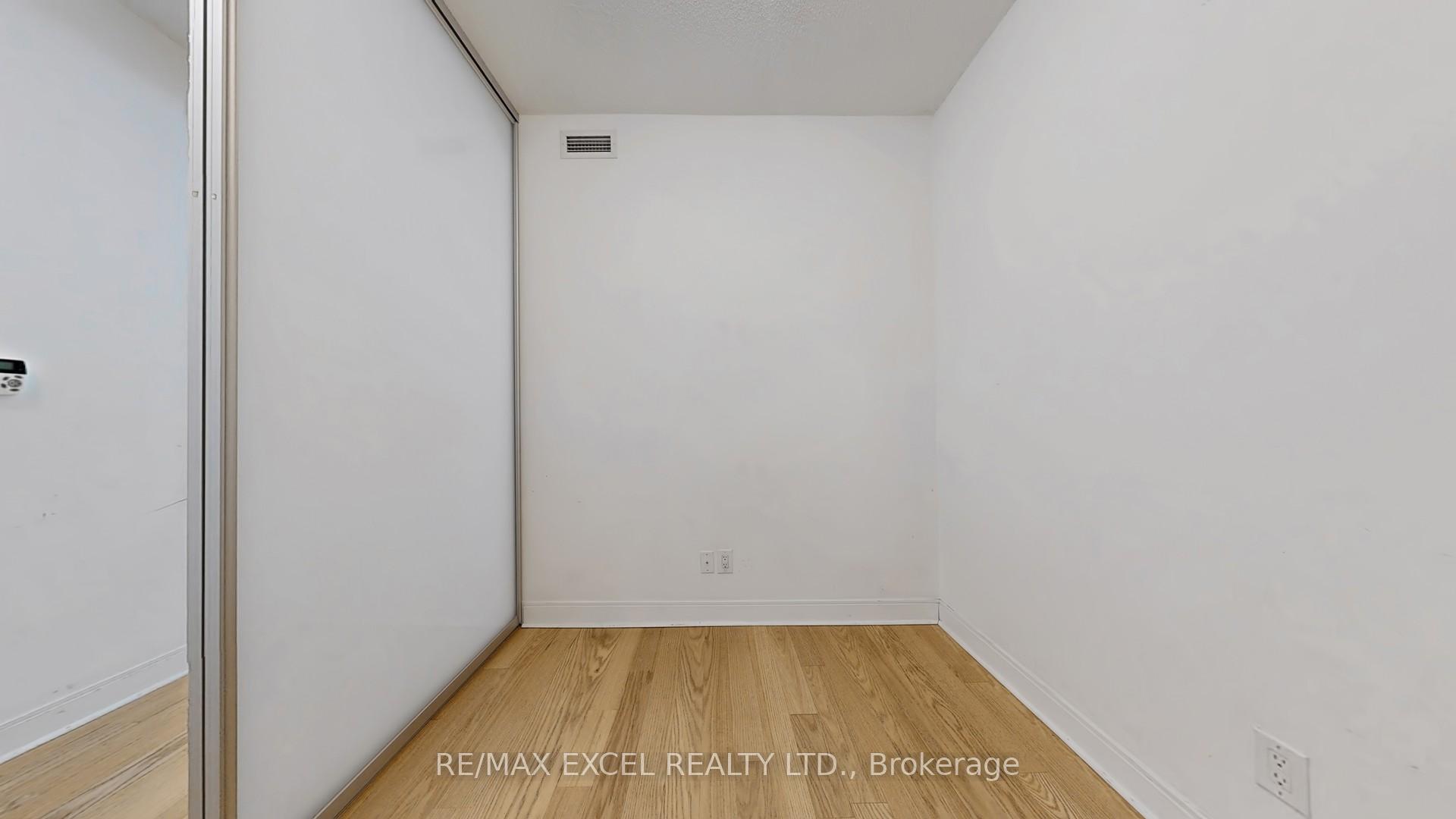2 Bedrooms Condo at 1 Scott, Toronto For sale