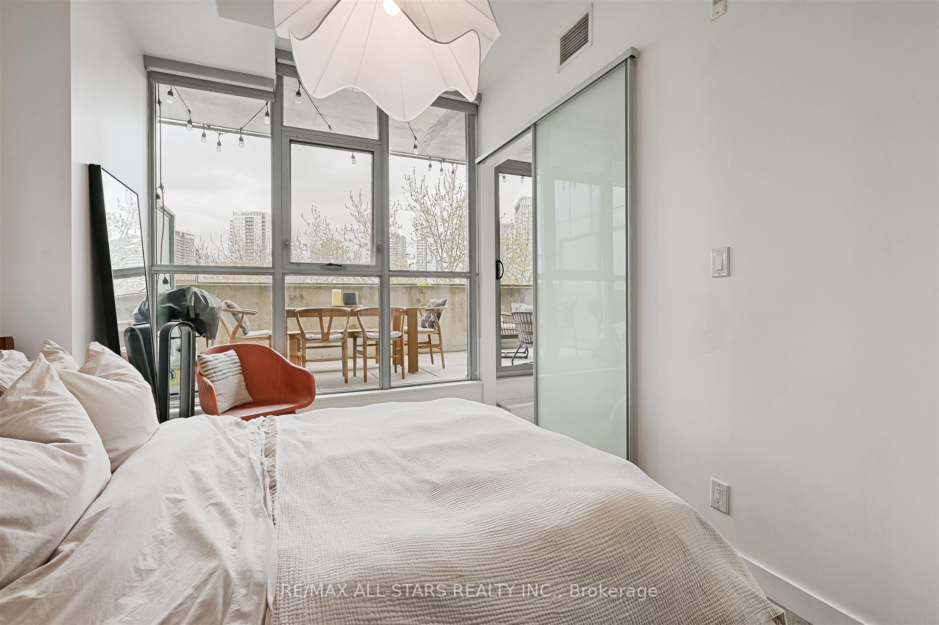 2 Bedrooms Condo at 510 King, Toronto For sale