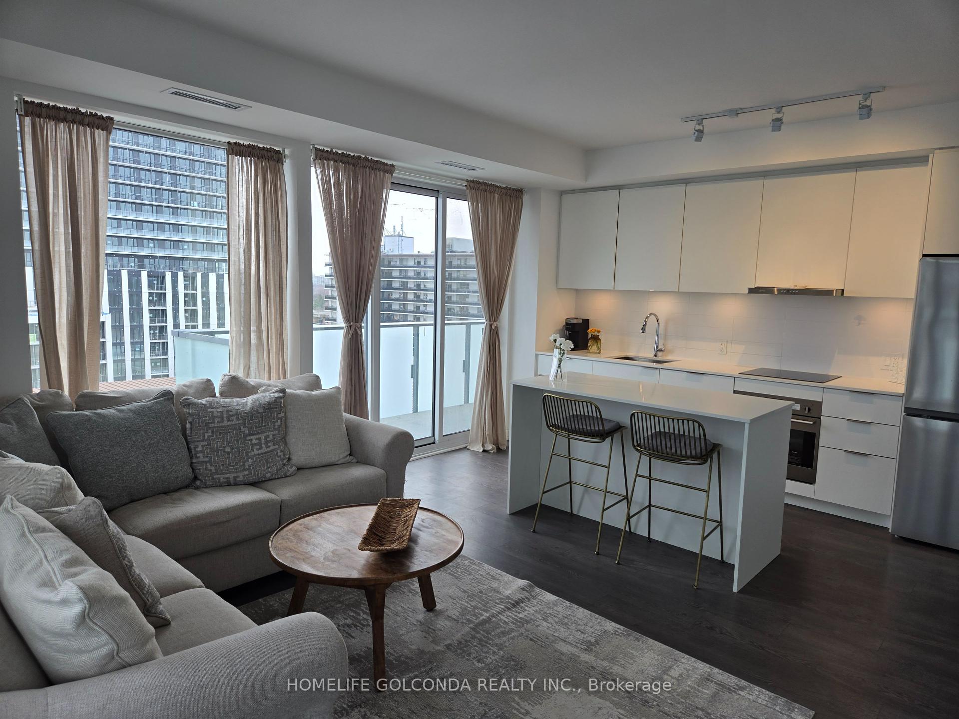 3 Bedrooms Condo at 7 Golden Lion,  Toronto For sale