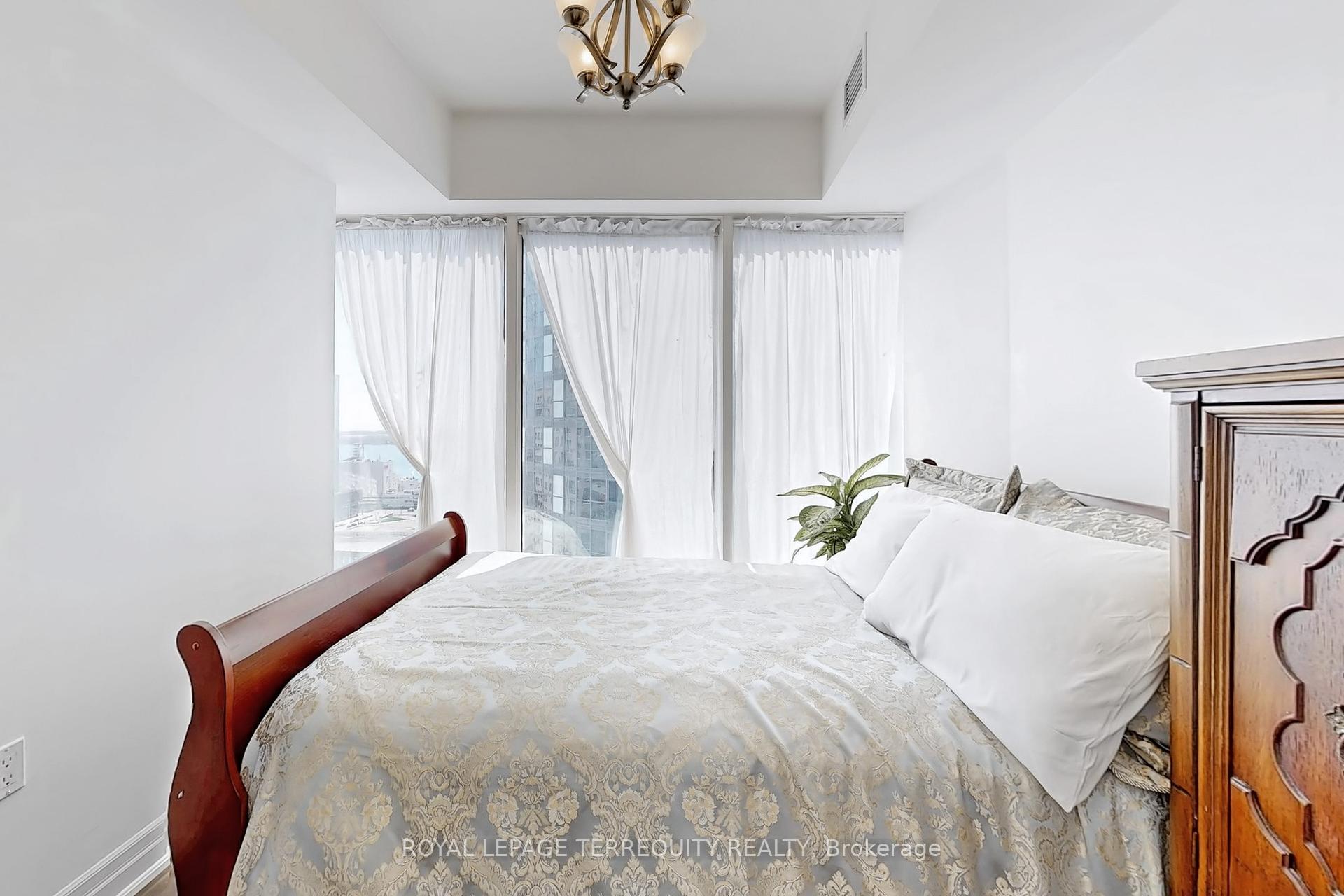 2 Bedrooms Condo at 8 The Esplanade, Toronto For sale