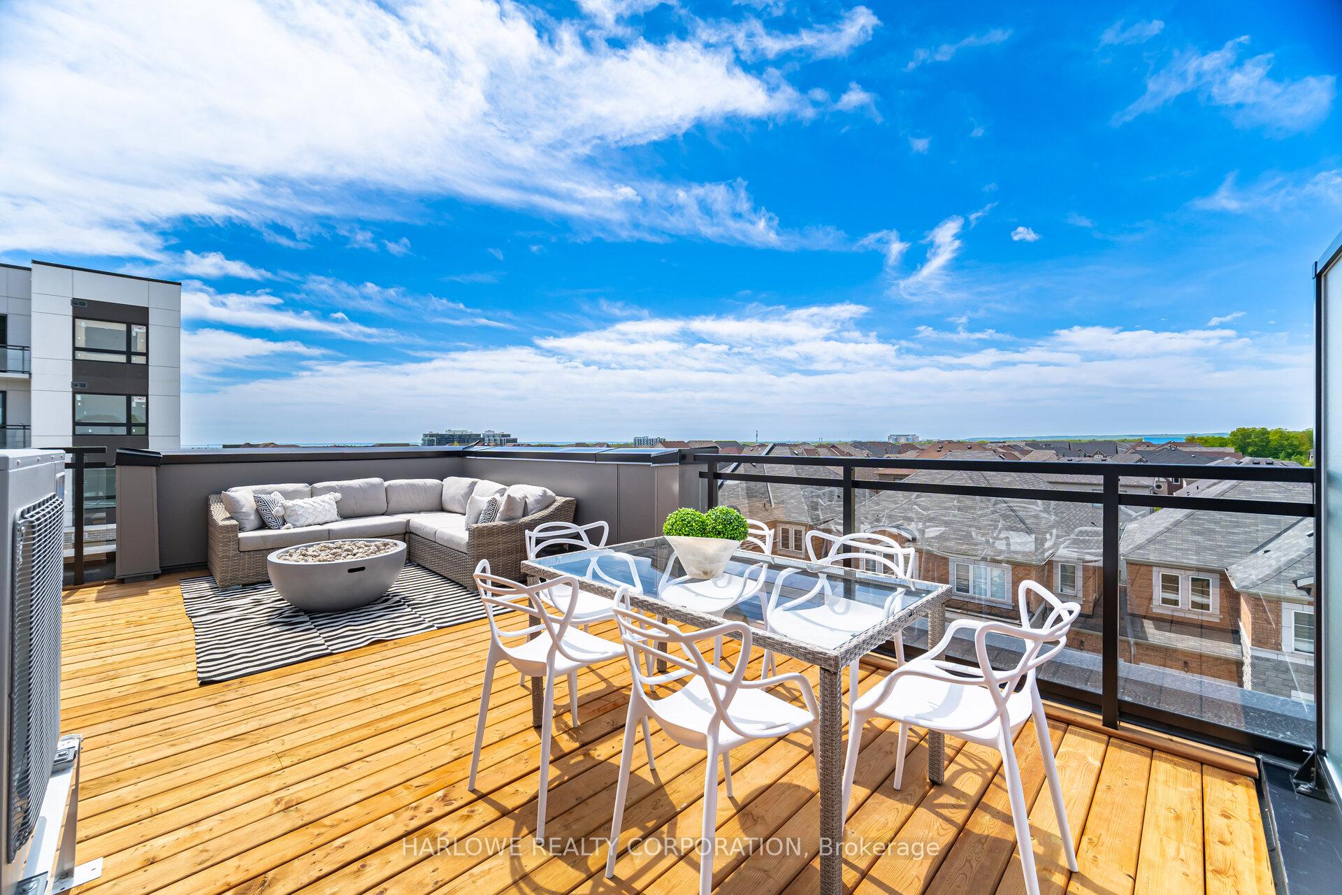 3 Bedrooms Condo at 274 Ironside, Oakville For sale