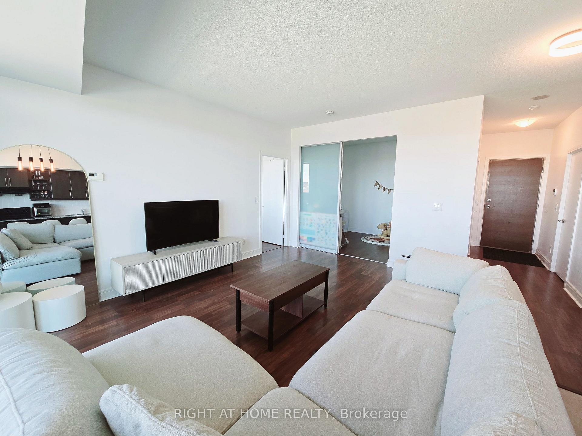 3 Bedrooms Condo at 35 Brian Peck, Toronto For sale