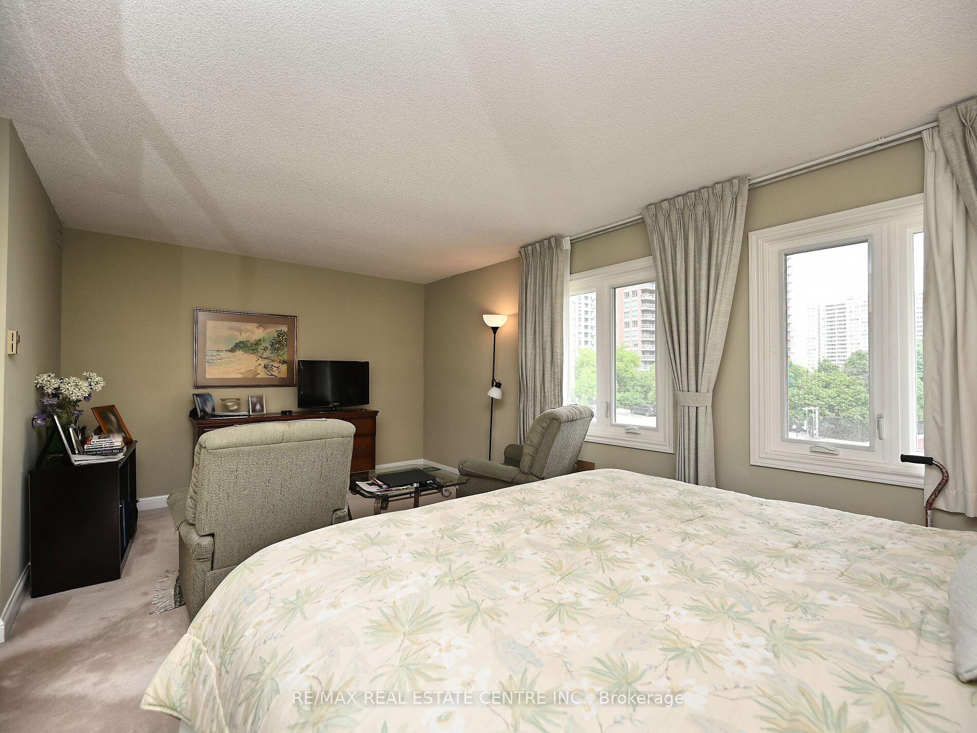 3 Bedrooms Condo at 3587 Kariya, Mississauga For sale