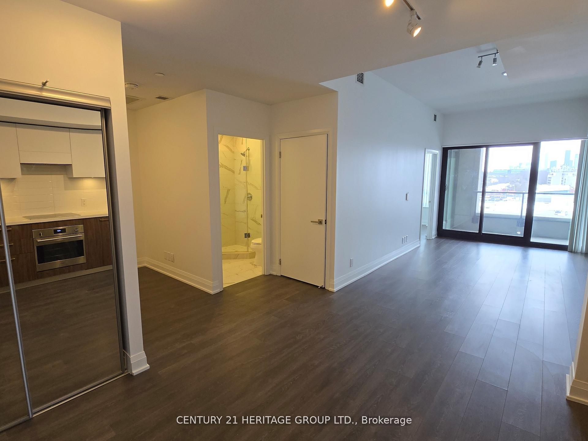 2 Bedrooms Condo at 33 Frederick Todd, Toronto For sale