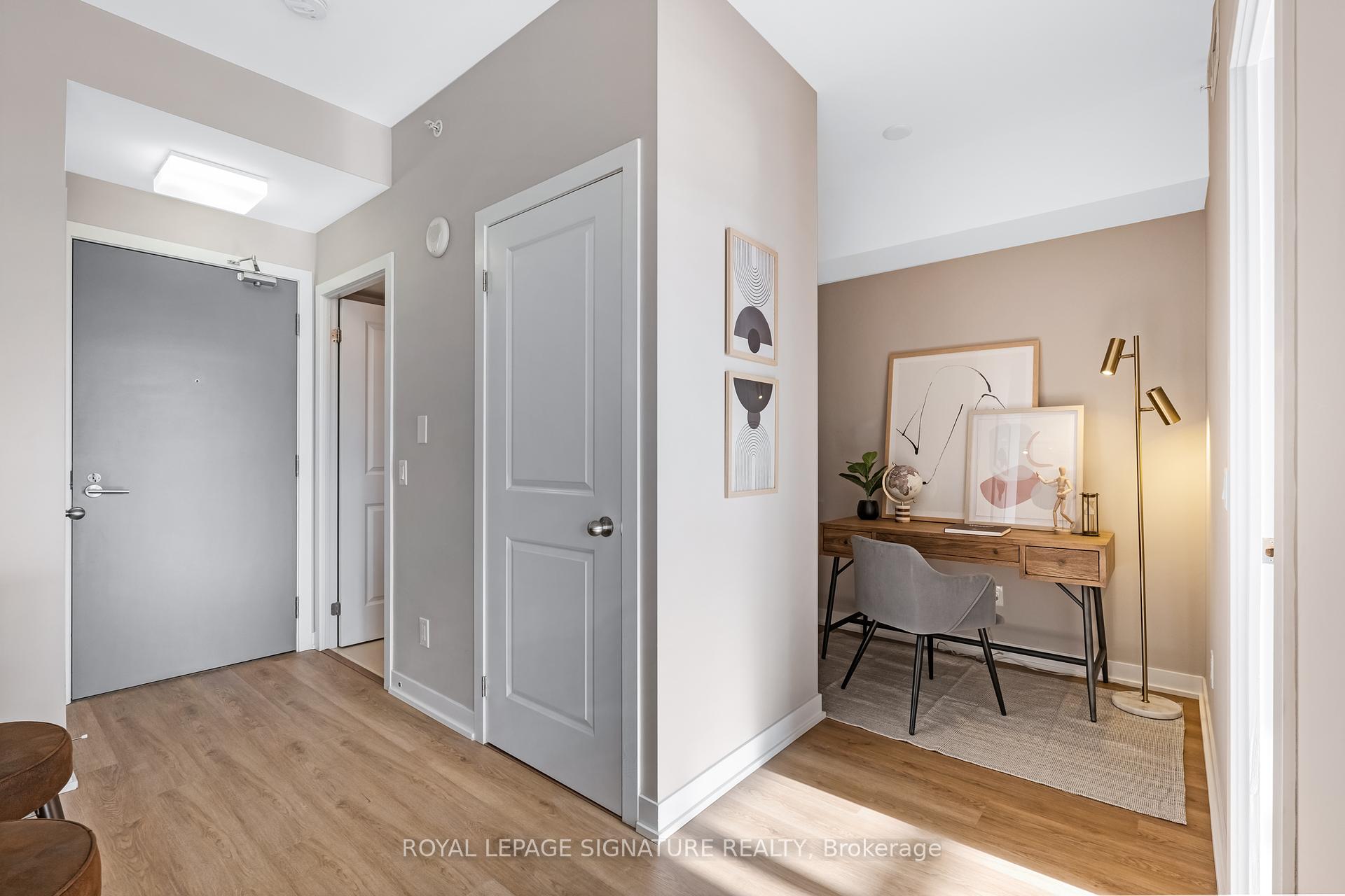 2 Bedrooms Condo at 8 Fieldway, Toronto For sale