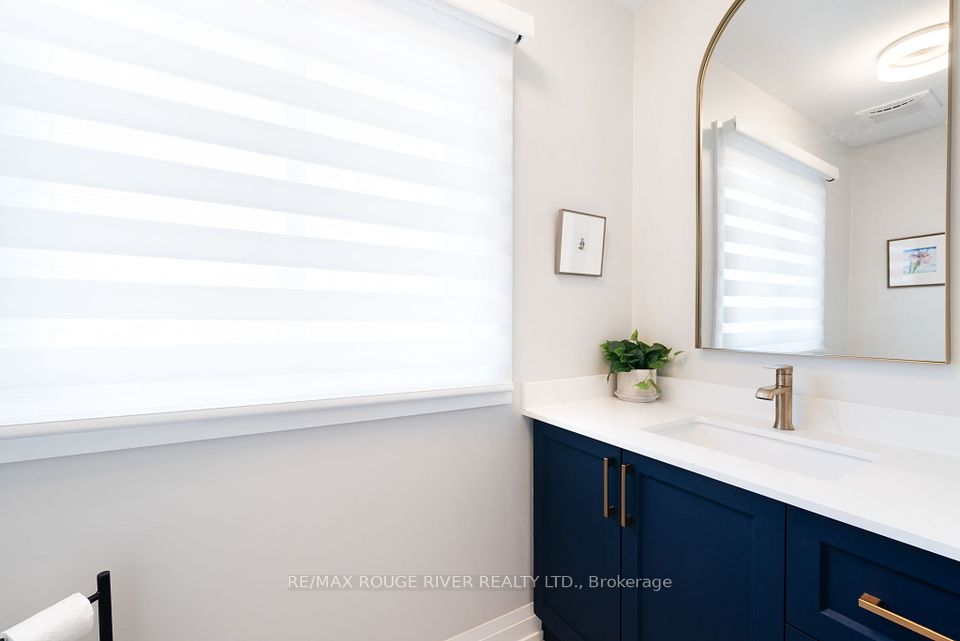 759 Aspen Road - Main Bathroom