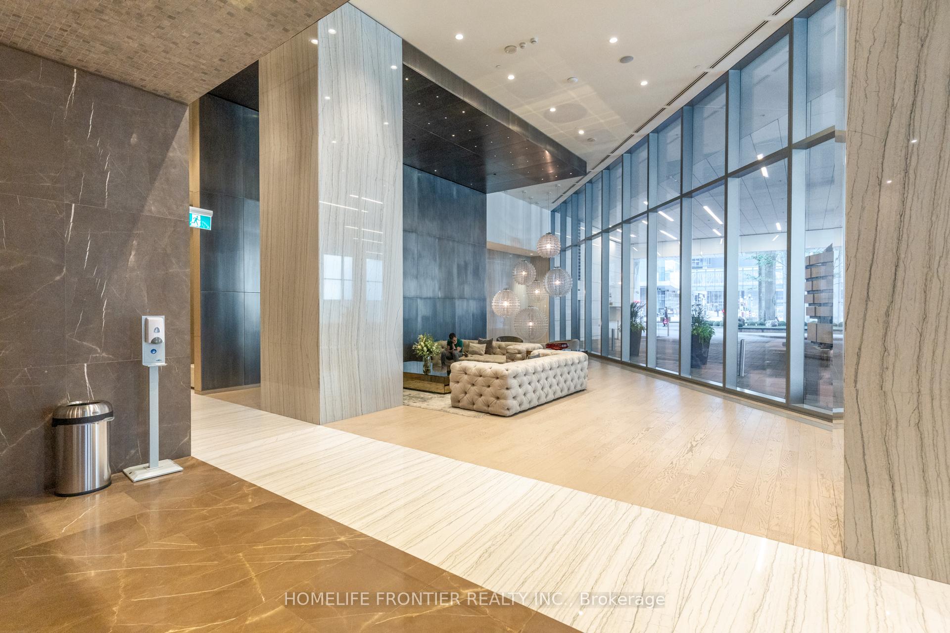 2 Bedrooms Condo at 88 Harbour, Toronto For sale