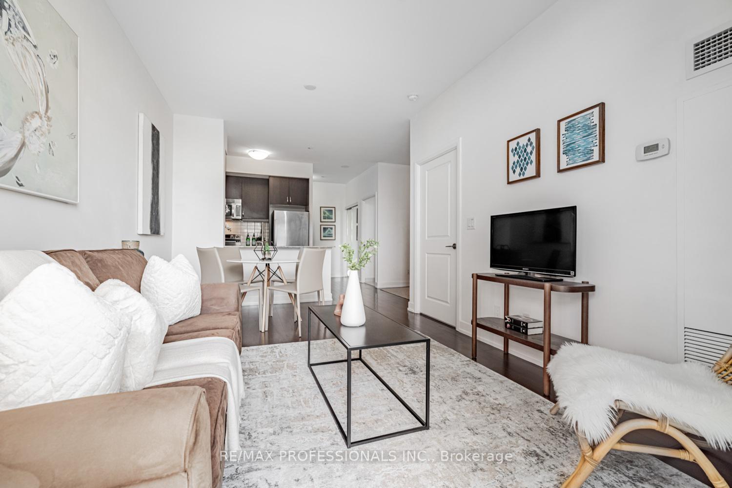 2 Bedrooms Condo at 6 Eva, Toronto For sale