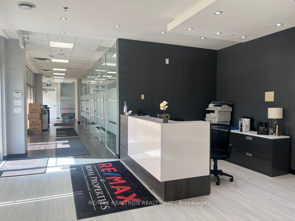 7595 Markham