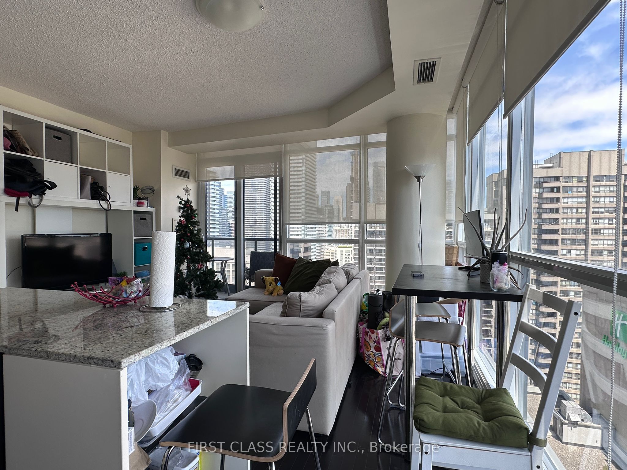 25 Carlton Street, #2609