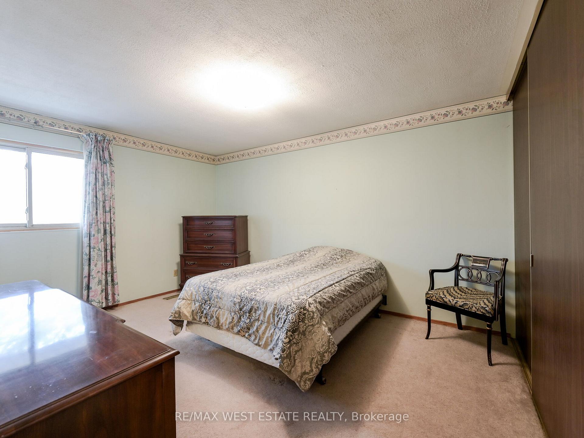 4 Bedrooms Condo at 3665 Flamewood,  Mississauga For sale