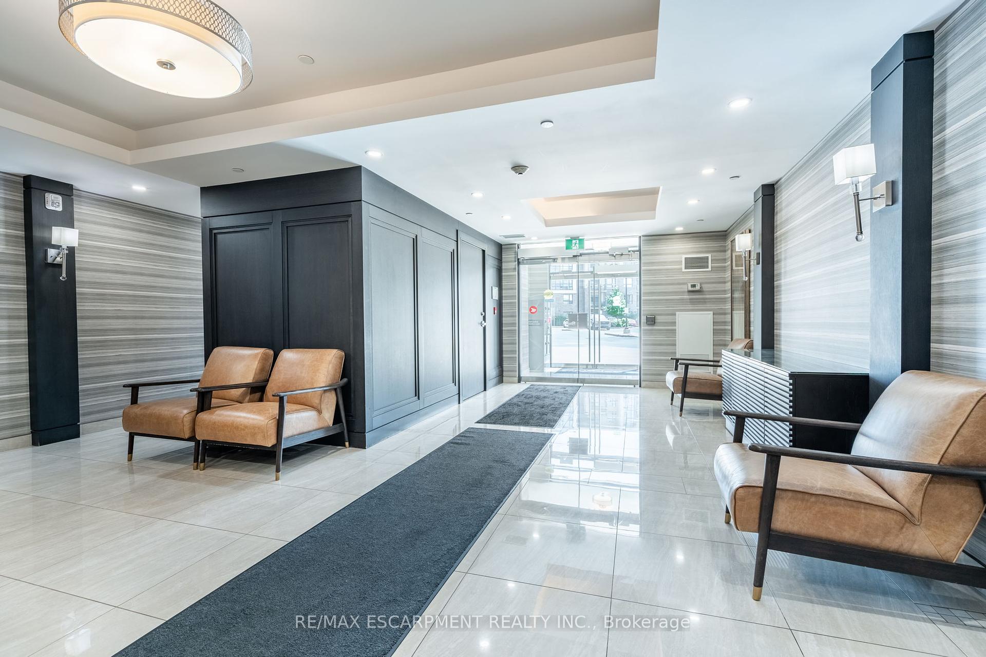 2 Bedrooms Condo at 125 Shoreview, Hamilton For sale