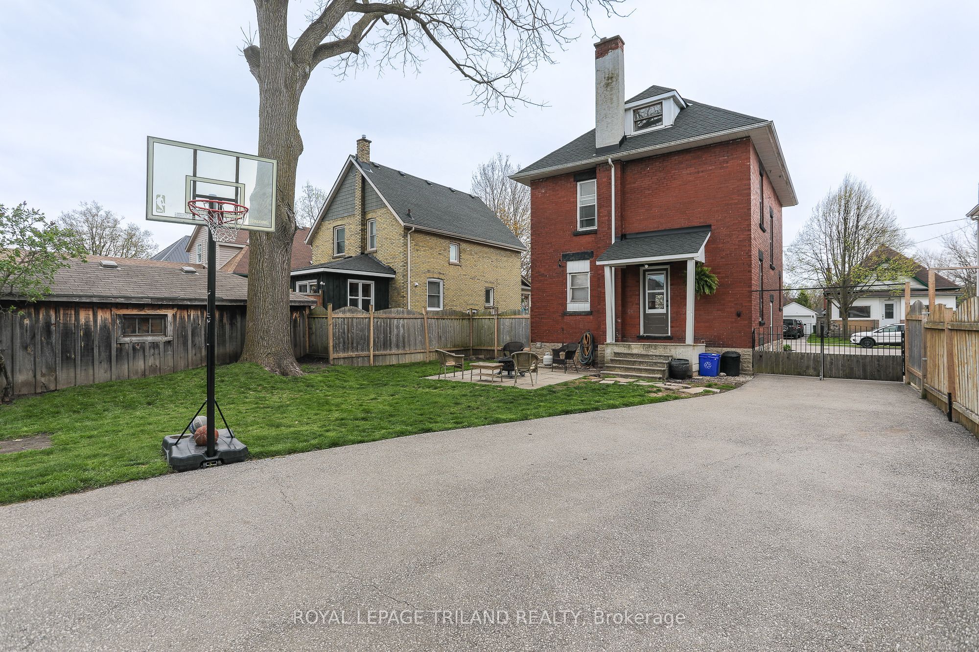 16 Maple Street