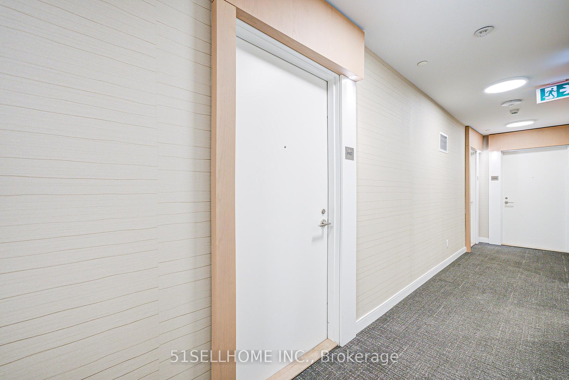 2 Bedrooms Condo at 70 Annie Craig, Toronto For sale