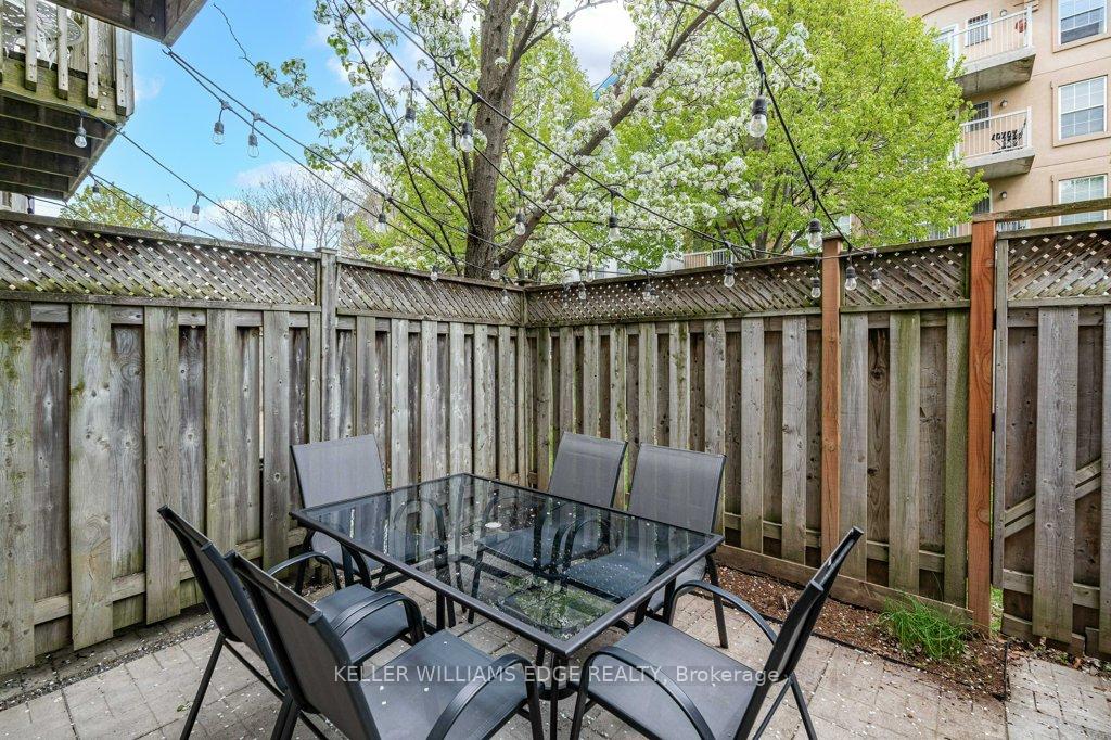 2 Bedrooms Condo at 3480 Upper Middle, Burlington For sale