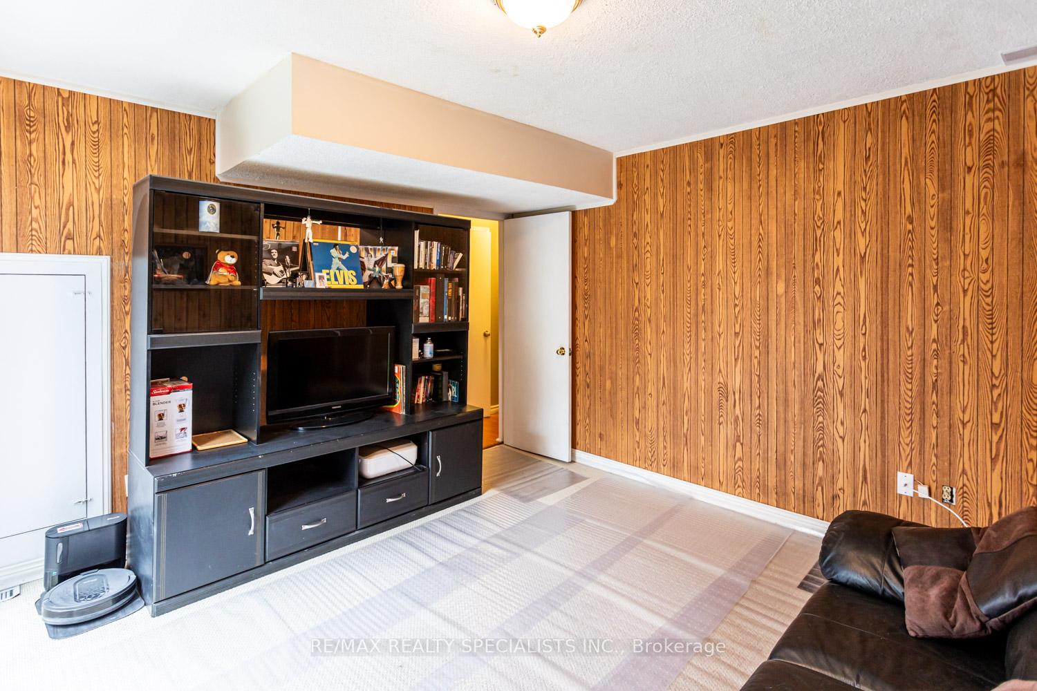 5 Bedrooms Condo at 405 Hyacinthe, Mississauga For sale