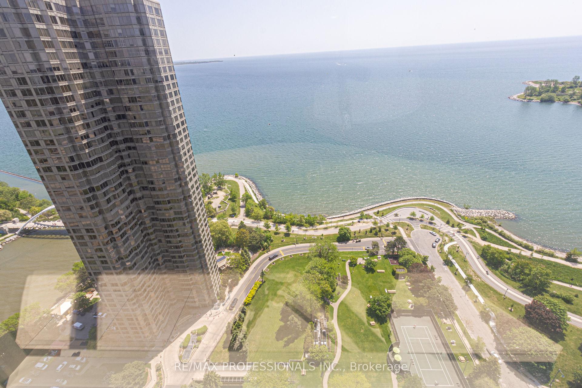 3 Bedrooms Condo at 2045 Lake Shore,  Toronto For sale