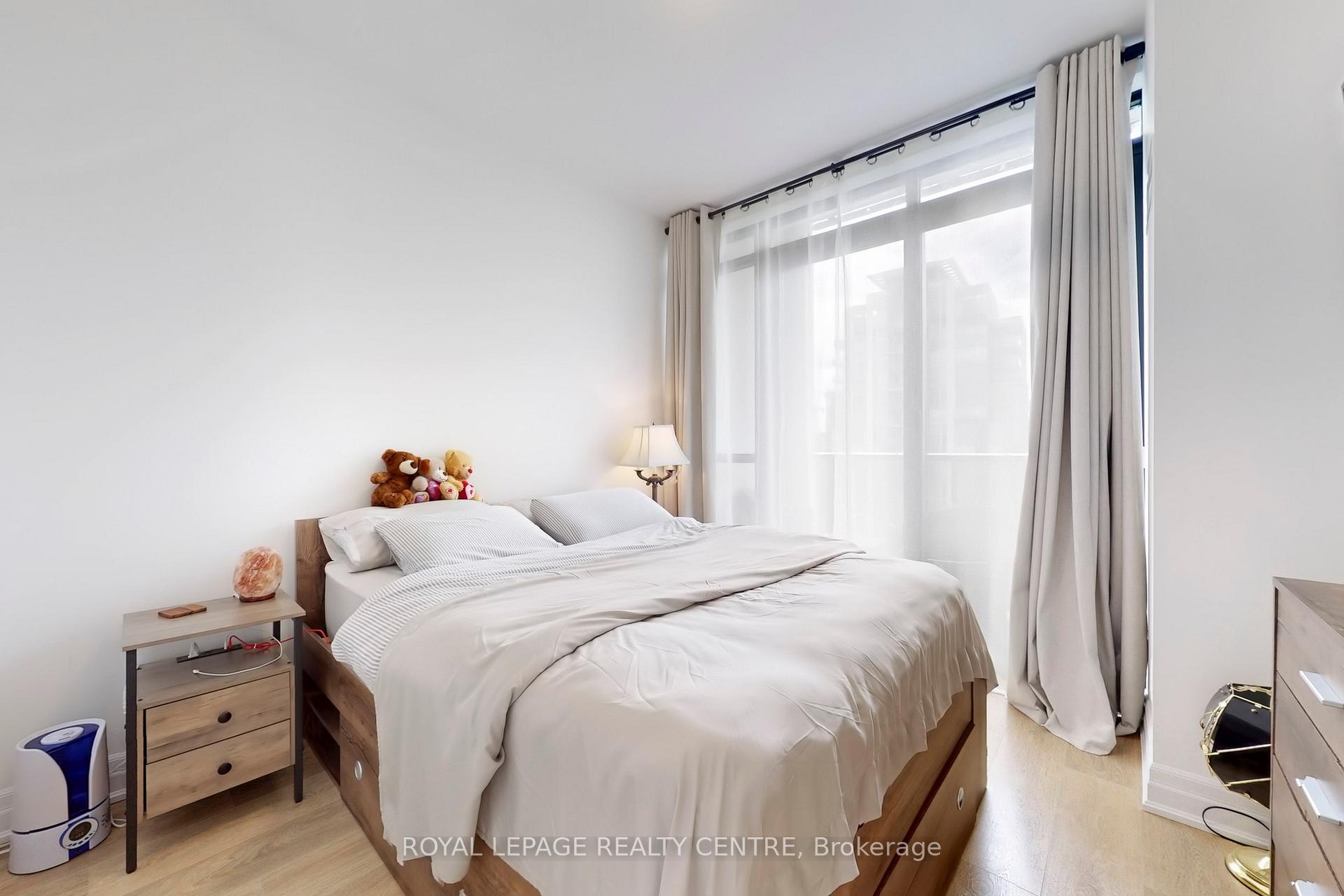 2 Bedrooms Condo at 36 ELM,  Mississauga For sale