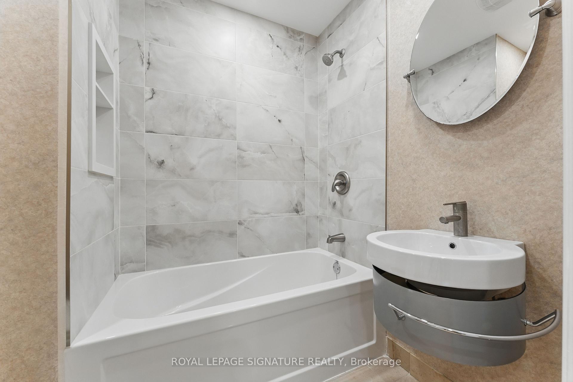 4 Bedrooms Condo at 96 Crimson Mill, Toronto For sale