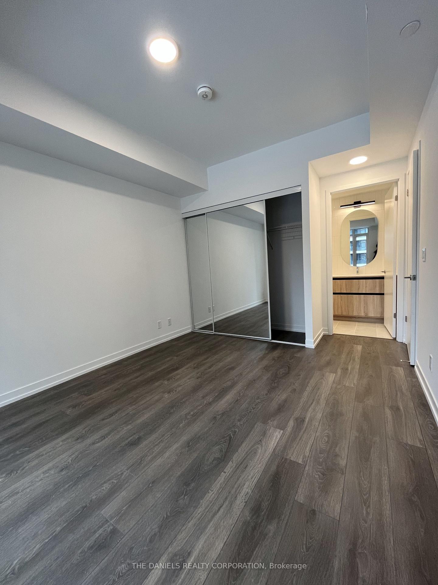 2 Bedrooms Condo at 8 Beverley Glen,  Vaughan For sale