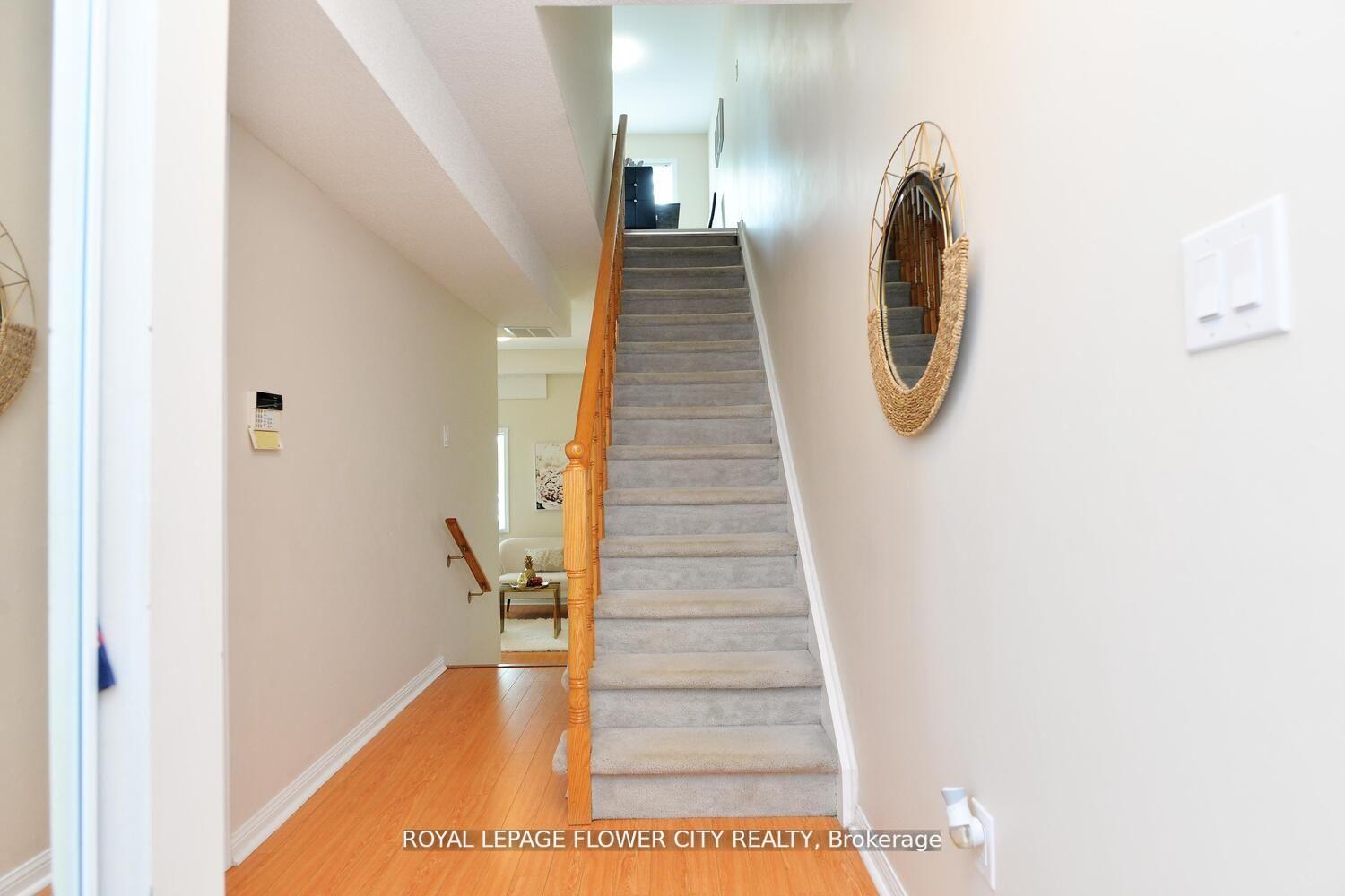 3 Bedrooms Condo at 4950 Rathkeale,  Mississauga For sale