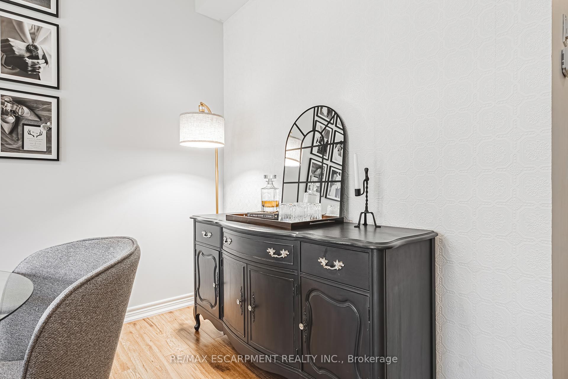 2 Bedrooms Condo at 18 Ridgeside,  Hamilton For sale