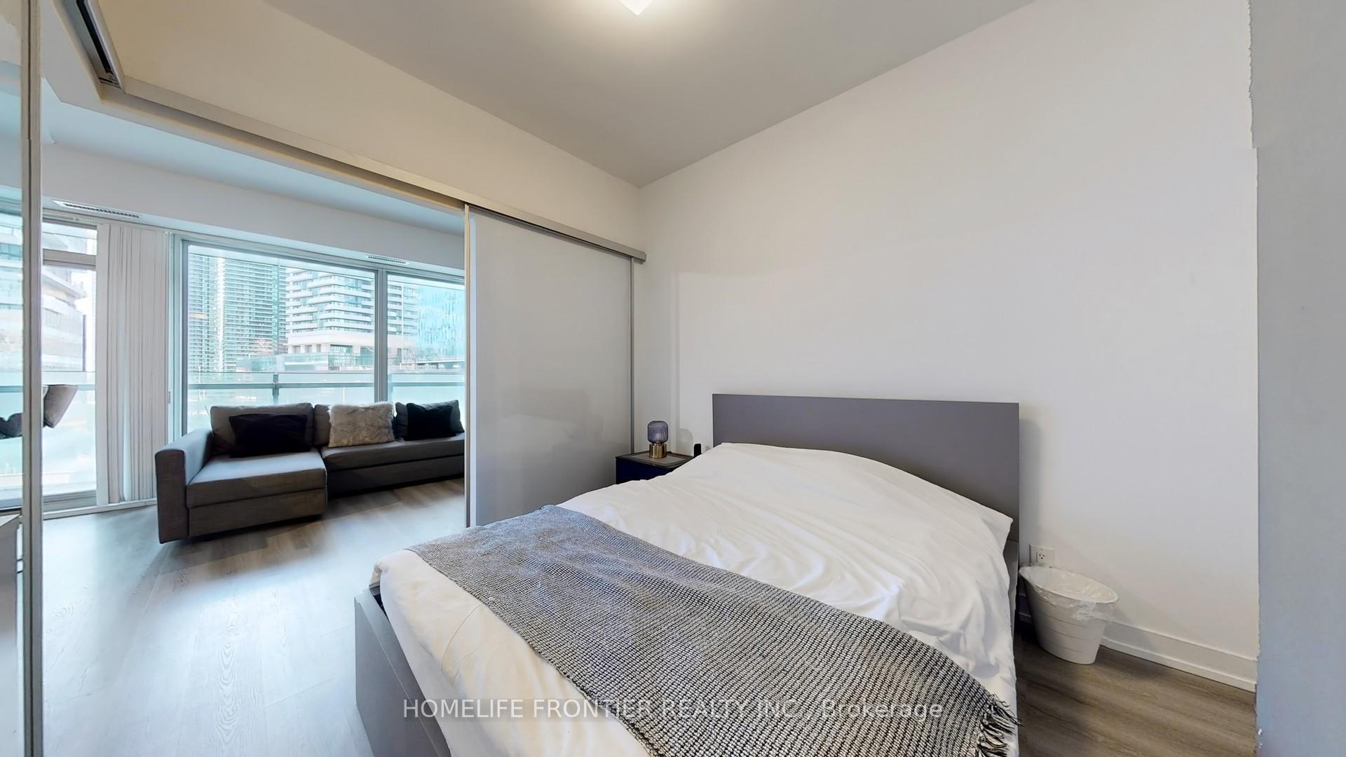 2 Bedrooms Condo at 12 York, Toronto For sale