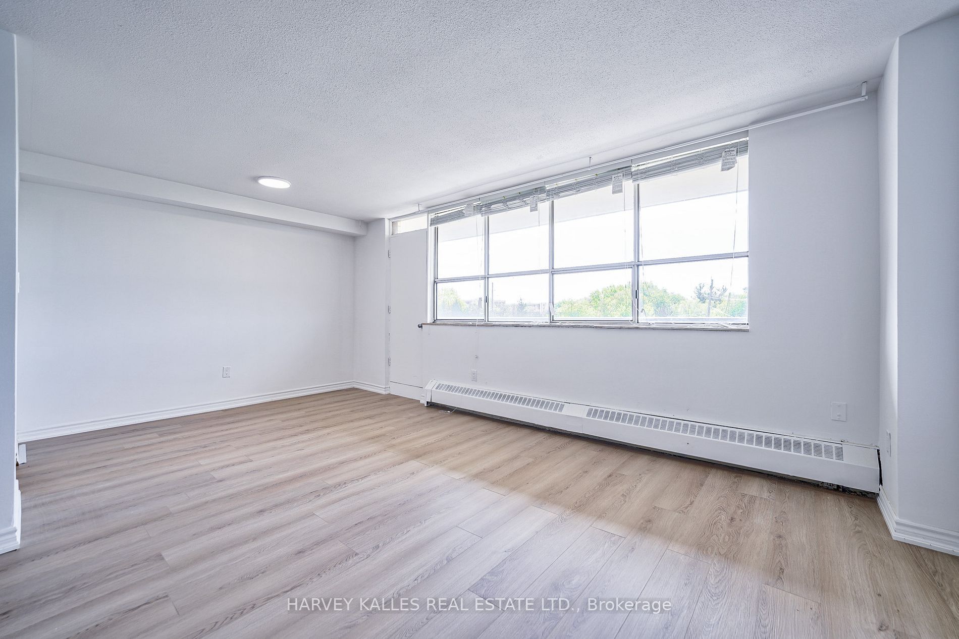 2000 Sheppard Avenue W 411