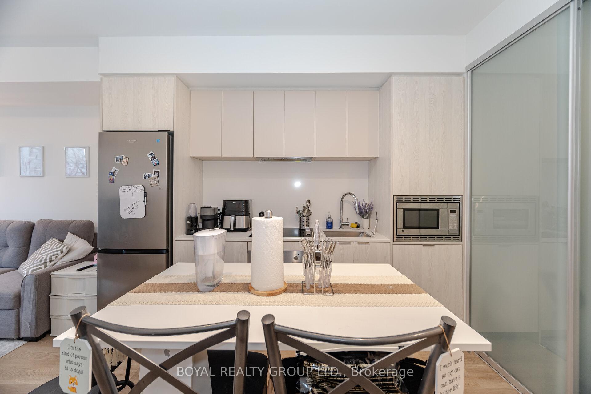 2 Bedrooms Condo at 86 Dundas, Mississauga For sale