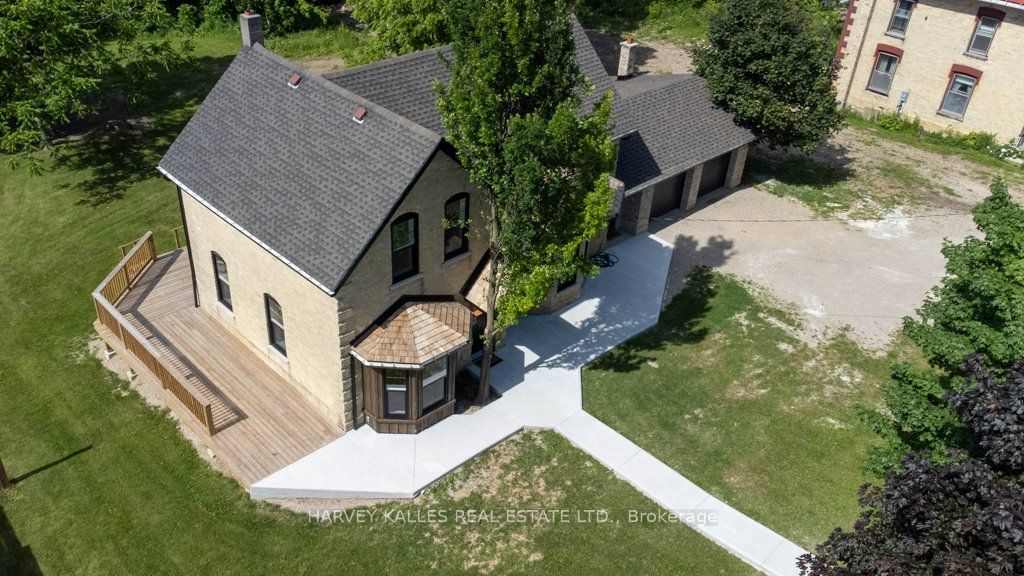 16 Hillcrest Street W