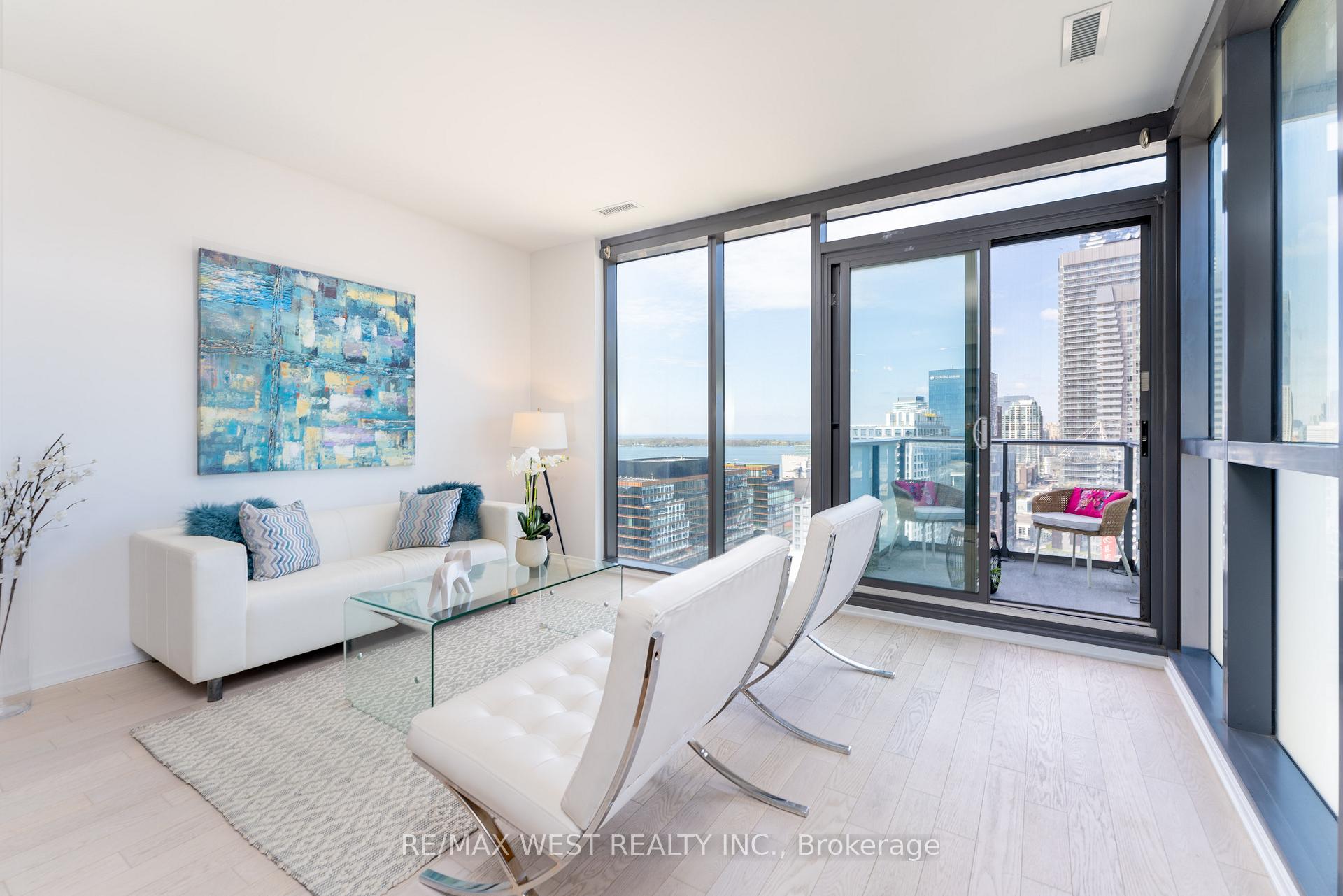 2 Bedrooms Condo at 16 Bonnycastle, Toronto For sale